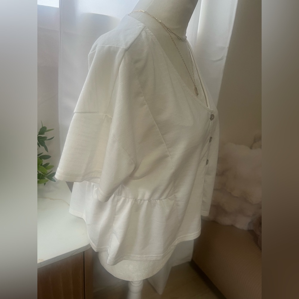 Button down white blouse - Picture 5 of 5